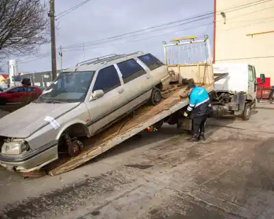 Vecinos de Río Grande denuncian chatarras y autos abandonados: el Municipio ya retiró 285