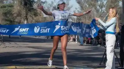 Imparable: Nadine Vilca ganó la Media Maratón SMT Corre y batió su propio récord