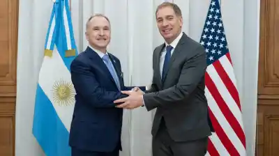 ¿Qué reformas clave analizaron Santilli y el embajador de EE.UU. en la Casa Rosada?