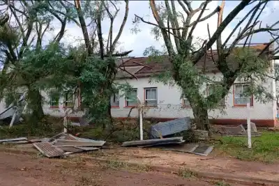 Temporal en Concordia: una escuela quedó al borde del derrumbe y sus alumnos volverán a clases en tres sedes