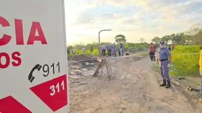 Hallazgo macabro en el barrio Divino Niño: un cuerpo en avanzado estado de descomposición junto a un estero