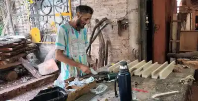 Se despide la 20° Muestra de Piezas Exóticas en Madera Nativa: el duende de la madera cierra su casa taller
