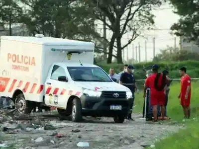 Hallazgo macabro en barrio Divino Niño: encontraron un cuerpo en descomposición al borde de un estero
