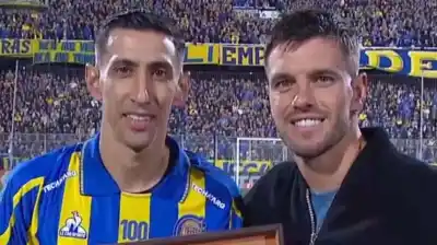 Lo Celso volvió a Rosario Central y su campera desató un debate: ¿qué significan las cuatro estrellas?