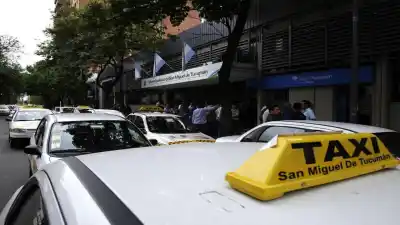 Taxistas de San Miguel de Tucumán exigen audiencia con Chahla por reglas de las apps