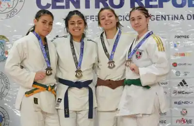Fueguinos arrasaron en Córdoba: 8 medallas en el Centro República