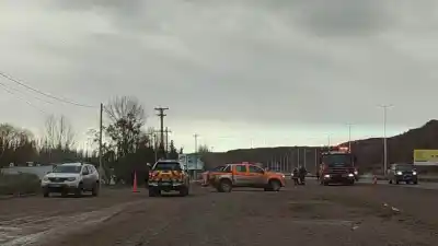 Rompieron el caño principal de gas en Centenario y el operativo se extiende por horas