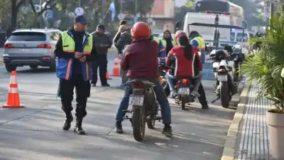 Agresión en el microcentro: conductor ebrio atacó a un inspector de tránsito de la Municipalidad
