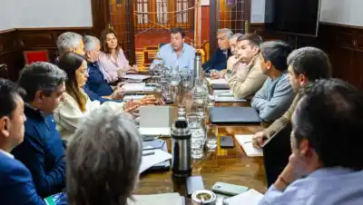 Tras una reunión de cuatro horas, Weretilneck definió qué proyectos llegarán primero a la Legislatura