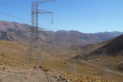 Sin un solo peso para los usuarios: Vicuña pondrá en marcha obras eléctricas clave en San Juan