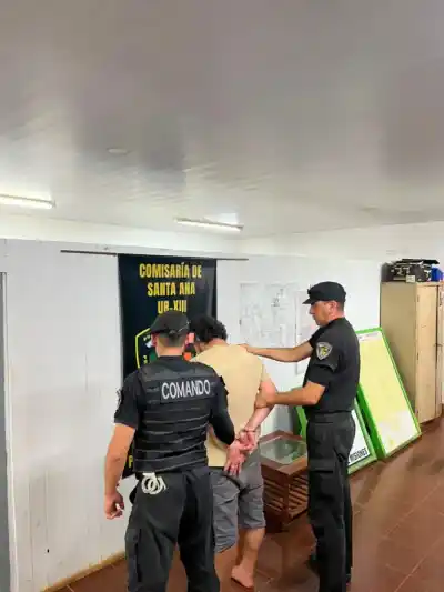 Se atrincheró en su casa para salvarse de su propio hijo: el dramático rescate en Santa Ana