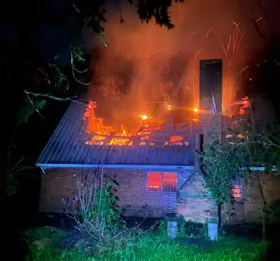 Misterioso incendio en un depósito sobre la ruta nacional 105: ¿qué encontraron los bomberos?