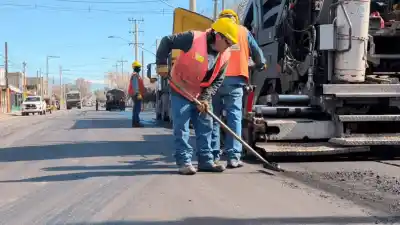 Ya son 900 metros de nuevo pavimento: la obra que transforma una avenida clave del Gran San Juan