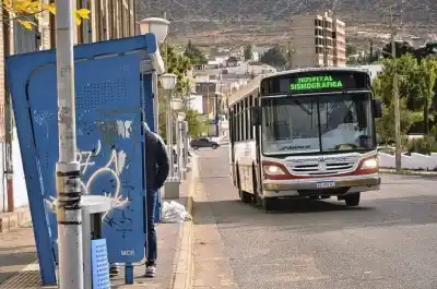 Comodoro se queda sin colectivos: la asamblea de UTA que tiene en vilo a 75 familias