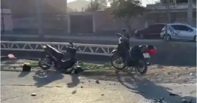 El violento choque de dos motos en Salta que dejó una completamente destruida