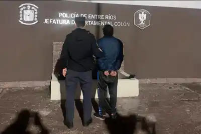 Estaba con prisión domiciliaria y lo atraparon robando en plena calle de Colón