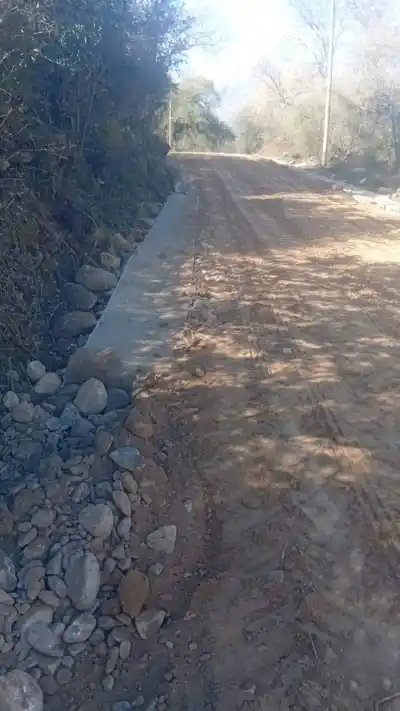 San Javier: construyen cordón serrano para evitar anegamientos en el camino terciario 17
