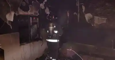 Se incendió una casa en zona sur y una mujer terminó intoxicada