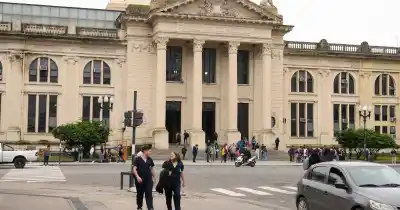 ¿Estudiantes extranjeros gratis? El dato que enfrenta al Gobierno con la UNR y la UBA