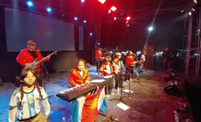 El viaje que cambió la vida de los pequeños músicos de Trelew