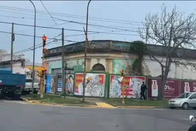 Demuelen una casa centenaria en pleno centro de Paraná y nadie pudo salvarla