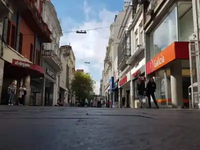 El centro se vacía: la vacancia de locales trepó al 12,5% y la Peatonal Córdoba es la más afectada
