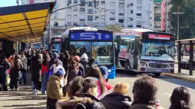 El bolsillo sufre otro golpe: las tarifas de colectivos, trenes y subte que llegan en agosto