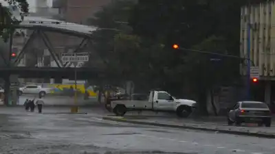 TUCUMÁN: Alerta Amarilla y Caos en las Calles – El Agua Bajó con Fuerza y lo que Pasó Después Dejó a Todos Helados