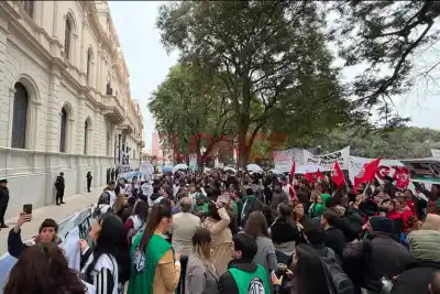 Se movilizaron contra la reforma previsional y lanzaron una advertencia a los diputados