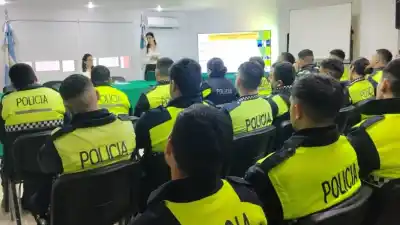 Policías tucumanos se capacitan en mediación: ¿qué aprenden para atender a los vecinos?