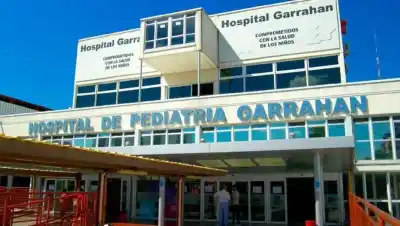 Arribó al Garrahan: la dramática odisea del adolescente de Roca con el 90% del cuerpo quemado
