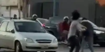 Automovilista y limpiavidrios se enfrentaron a golpes en pleno centro de Tucumán