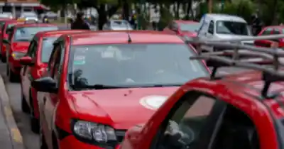 Atención taxistas y remiseros: la AMT ya puso fecha para un trámite obligatorio