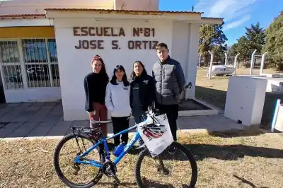 El plan que llevó 36 bicicletas a escuelas rurales de seis departamentos y desató la emoción de los chicos