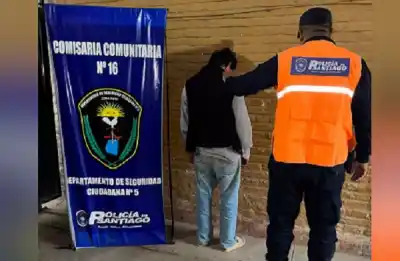 Escopeta y revólver en mano: el violento episodio que aterrorizó a una familia en Colonia María Elena
