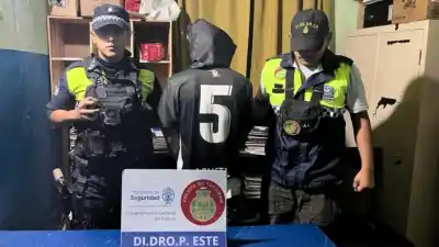 Policía de Tucumán atrapa a sospechoso con cocaína tras fuga en barrio San Antonio