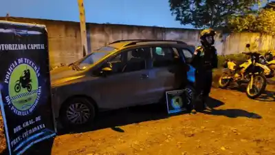 Motorizada de Tucumán rescata a chofer de Uber encerrado en el baúl de su auto