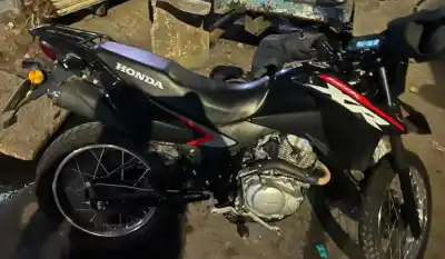 Robó una moto en Parque Chas y su huida terminó con una caída estrepitosa en Lanús