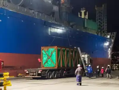 Así comenzó la descarga del equipamiento que transformará el futuro energético de Ushuaia