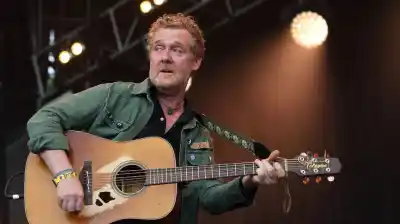 Tragedia en Dublín: el ganador del Oscar Glen Hansard murió en un accidente de moto