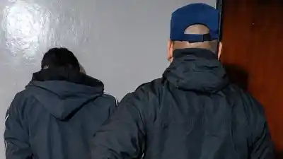Agredió a su expareja en plena calle y terminó preso: el dramático momento que alertó a la policía