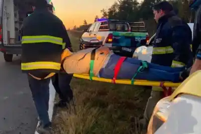 Evitó un animal en la ruta, despistó y terminó internado: el médico que iba a su guardia
