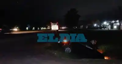 Un conductor cayó a una zanja en El Peligro y los vecinos estallaron: "Era cuestión de tiempo"