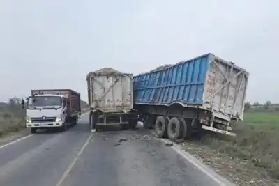 Un camión cañero se quedó sin fuerza en un puente y bloqueó el acceso a Monteros