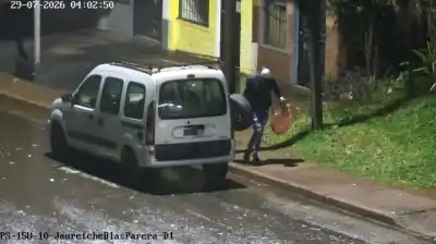 Las cámaras del 911 lo delataron: cayó un robarruedas en plena fuga por Posadas