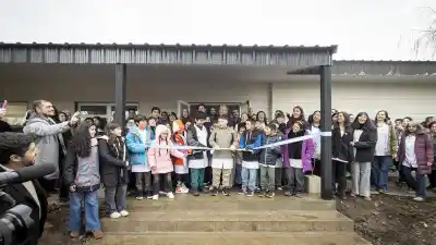 Lo que encontraron adentro cuando abrieron la escuela de La Vega