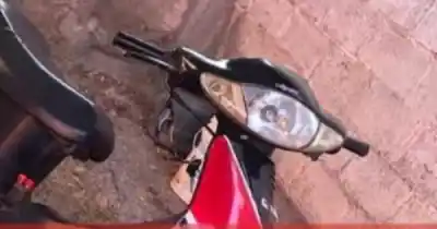 Robo en Villa Soledad: buscan una Gilera Smash con detalles que la hacen única