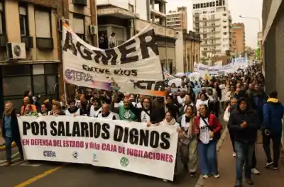 Multisectorial copó las calles de Paraná mientras Diputados aprobaba la reforma jubilatoria