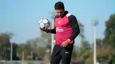 ¿Quién será el juez del debut de Domínguez? La AFA ya designó al árbitro para el clásico del jueves