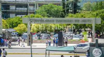 El proyecto que busca cobrarles a los extranjeros en Salta choca contra un muro legal